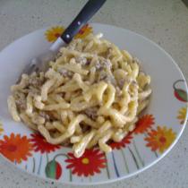 strozzapreti salsiccia,panna e porcini. 